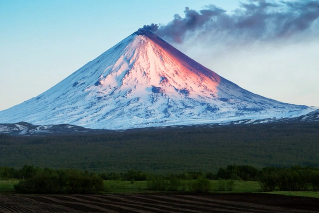 Kamçatkada Klyuçevskoy vulkanı 5,5 km hündürlüyə kül püskürdü